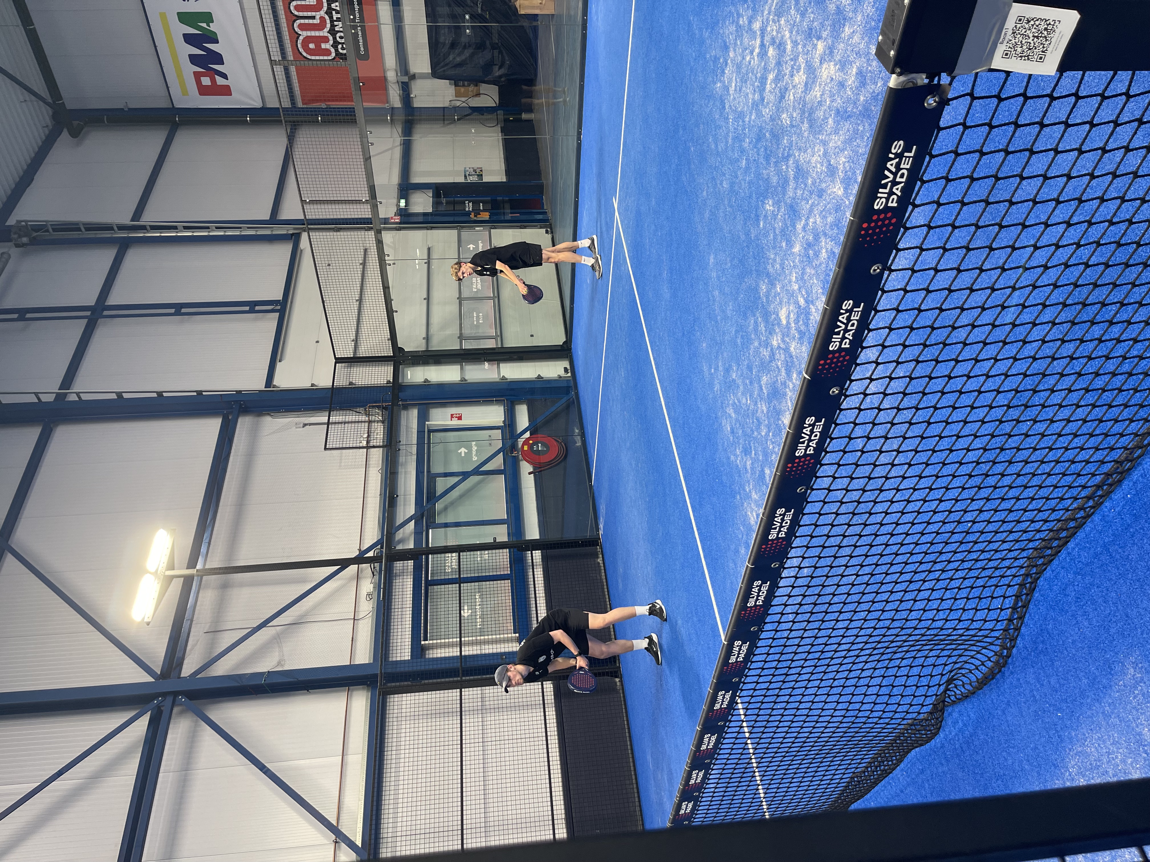 Spelers in actie tijdens de King of the Court-avond bij Silva's Padel